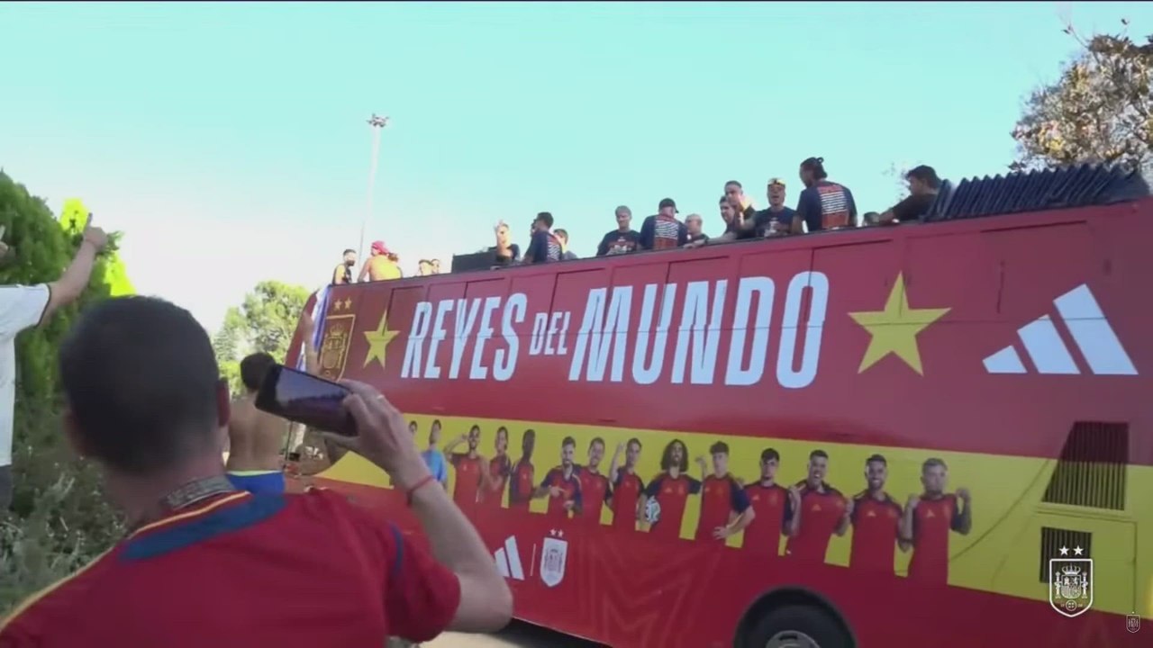 La rúa completa de los Campeones del Mundo por las calles de Madrid