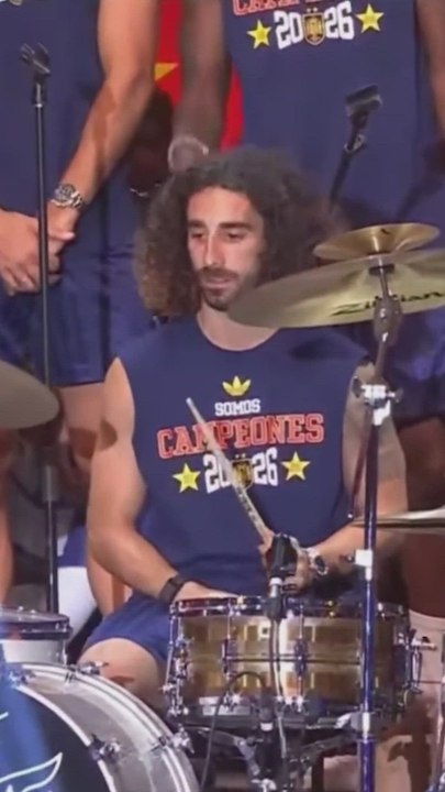 El SHOW de CUCURELLA: se acuerda de HAALAND y se convierte en BATERÍA de un GRUPO de ROCK