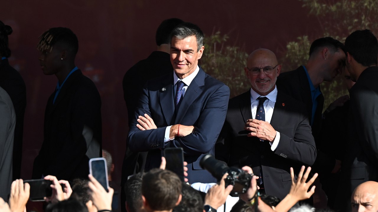 Sánchez recibe a la Roja en la Moncloa