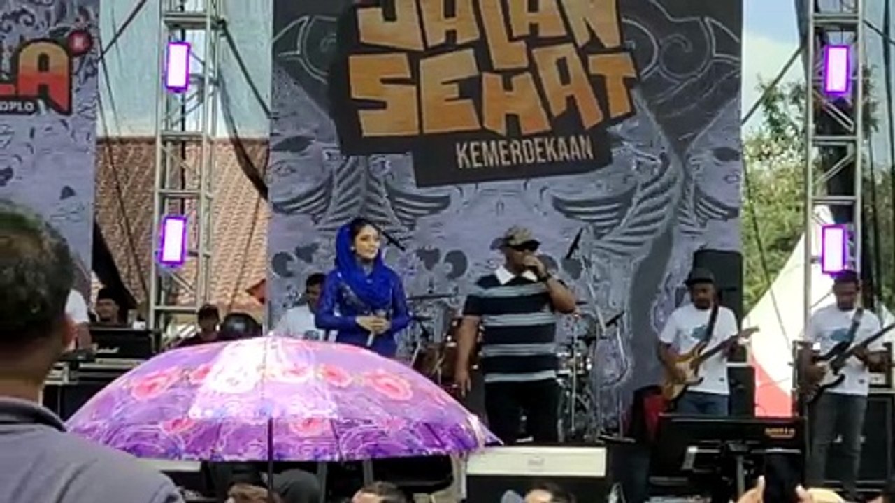 SILVI KUMALA SARI DUET BERSAMA BOSS BESAR BLITAR / ADELLA MUSIK