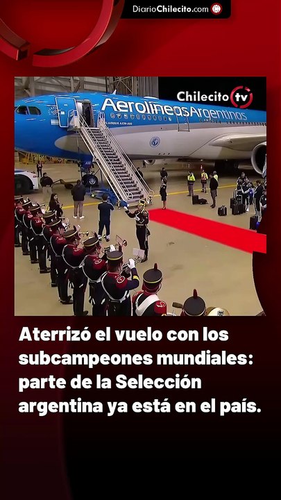 Aterrizó el vuelo con los subcampeones mundiales: parte de la Selección argentina ya está en el país.