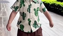 dancing baby 你說夜裡有一片看不見的光呀，看呀看不見～ 愛跳舞的寶寶 萌娃日常 人類幼崽 萌娃夏季穿搭 上熱搜