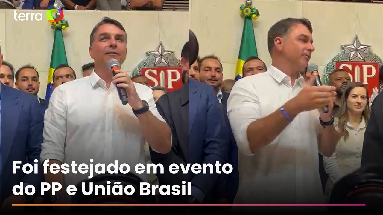 Flávio Bolsonaro recorda trajetória ao ser festejado em convenção com Tarcísio e Derrite em SP