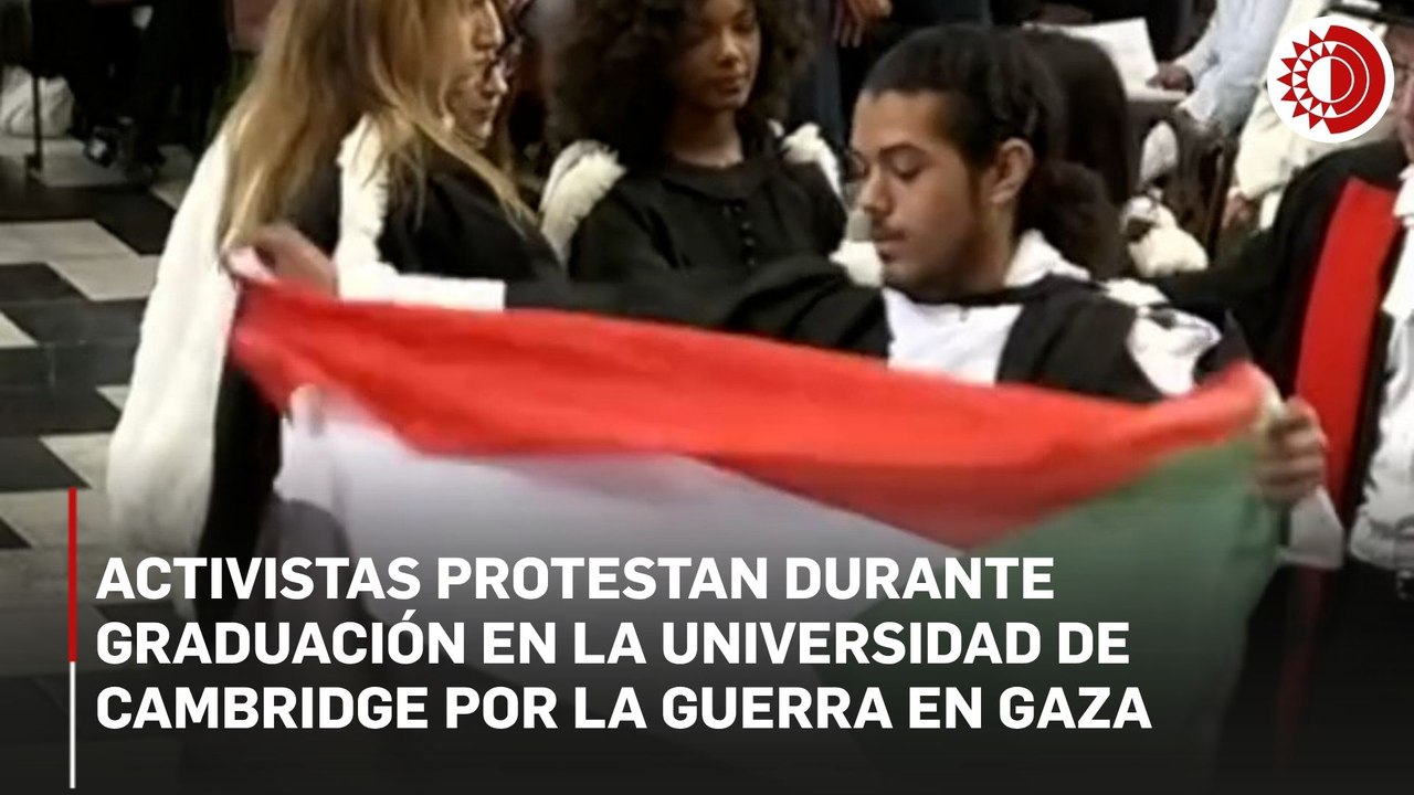 Activistas protestan durante graduación en la Universidad de Cambridge por la guerra en Gaza