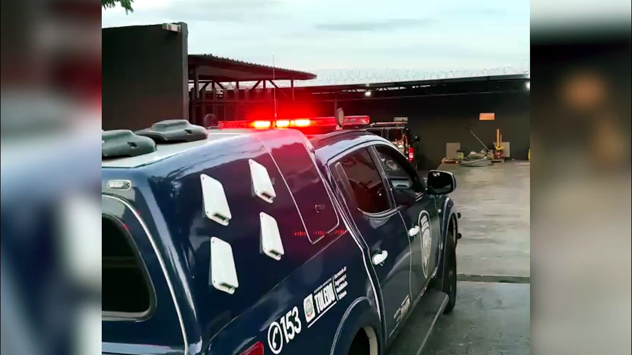Homem foge por telhados após furto de fios, mas é encontrado escondido debaixo de pano em Toledo
