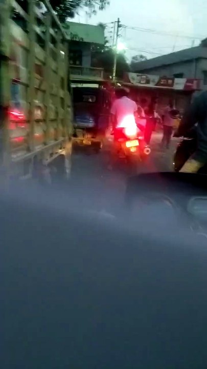 Relaxing Evening Bike Ride Through the City | Urban Streets at Sunset 🌆🏍️