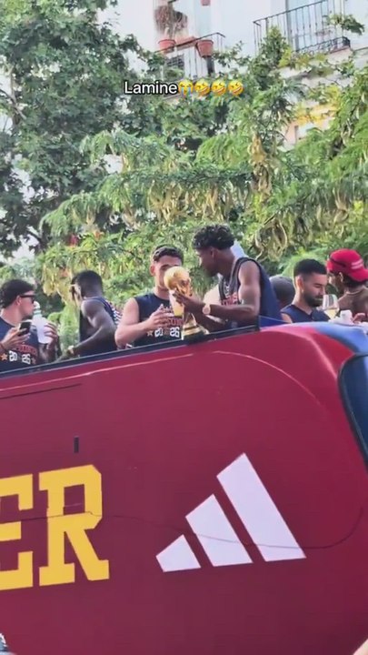 El tremendo fail de Lamine durante la rúa de la Selección