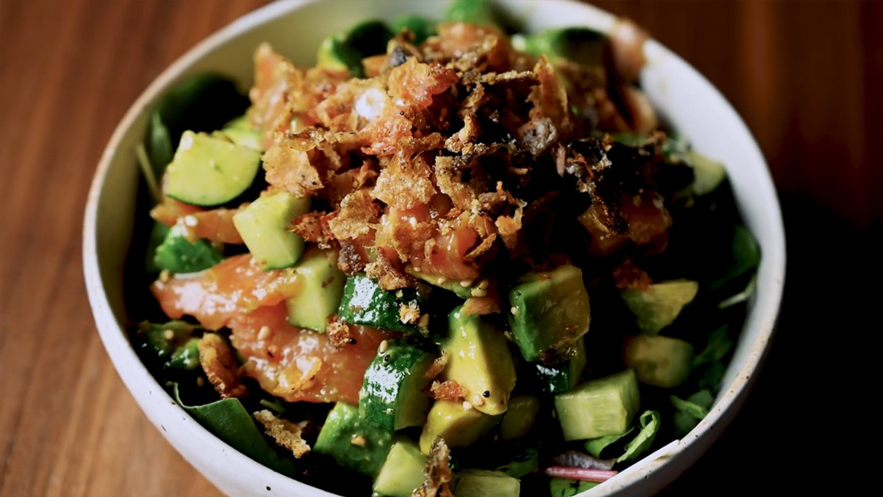 Crunchy Salmon Skin With Fresh Salad 🥗