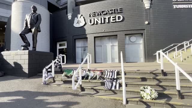 Newcastle - Les fans rendent hommage à Keegan devant St James' Park
