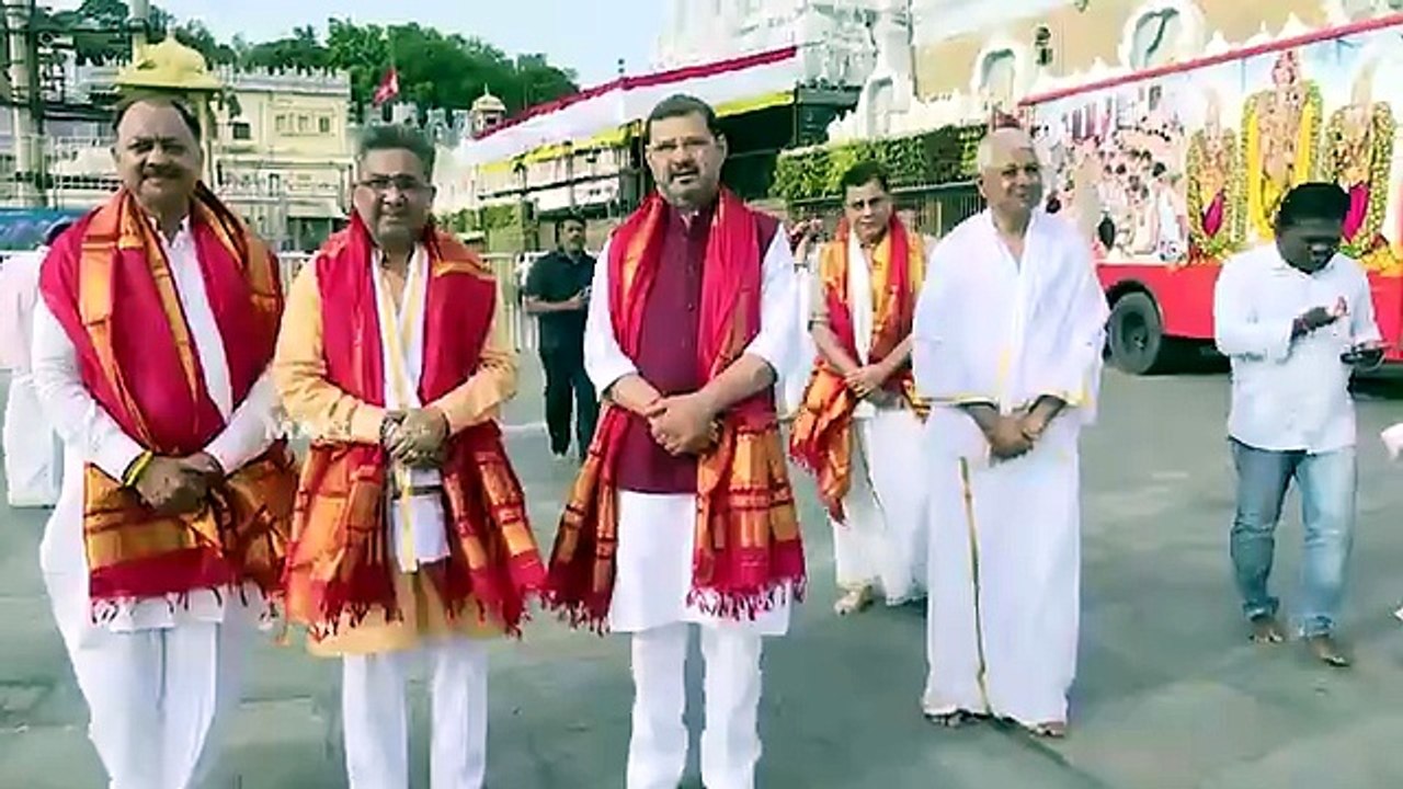 Director Krishna Vamsi Visits Tirumala, Fun with Paps