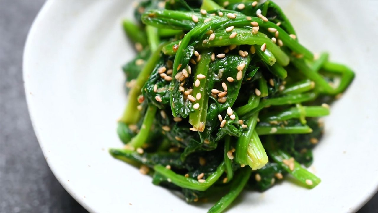 How Does Sesame Dressing Coat Spinach Perfectly? 🌿