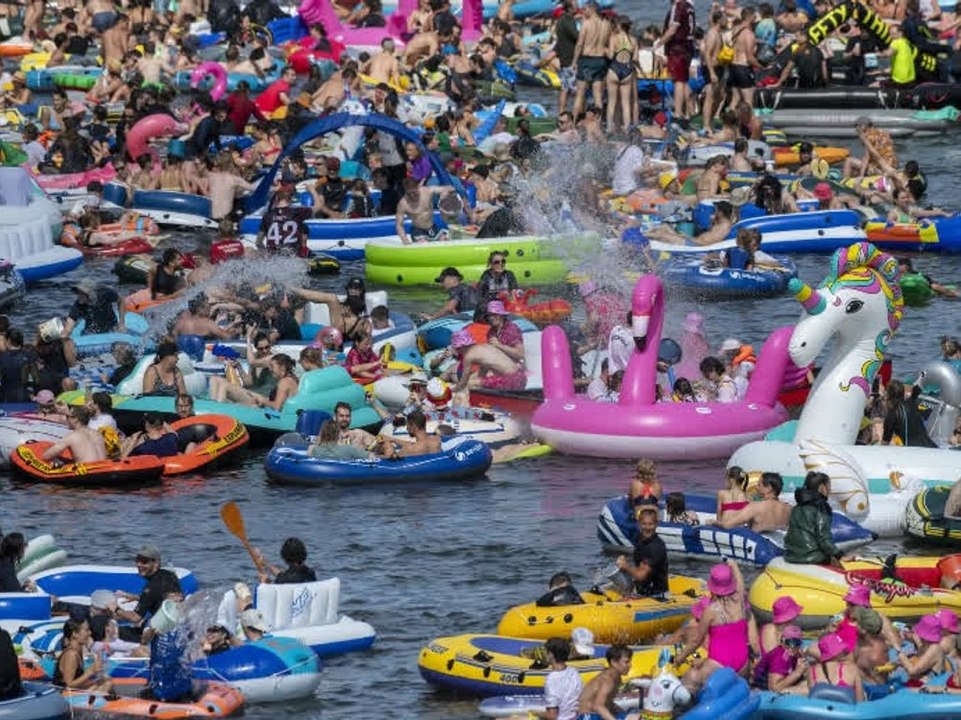 'Nabada' in Ulm: Boote, Reifen und Pooltiere erobern die Donau