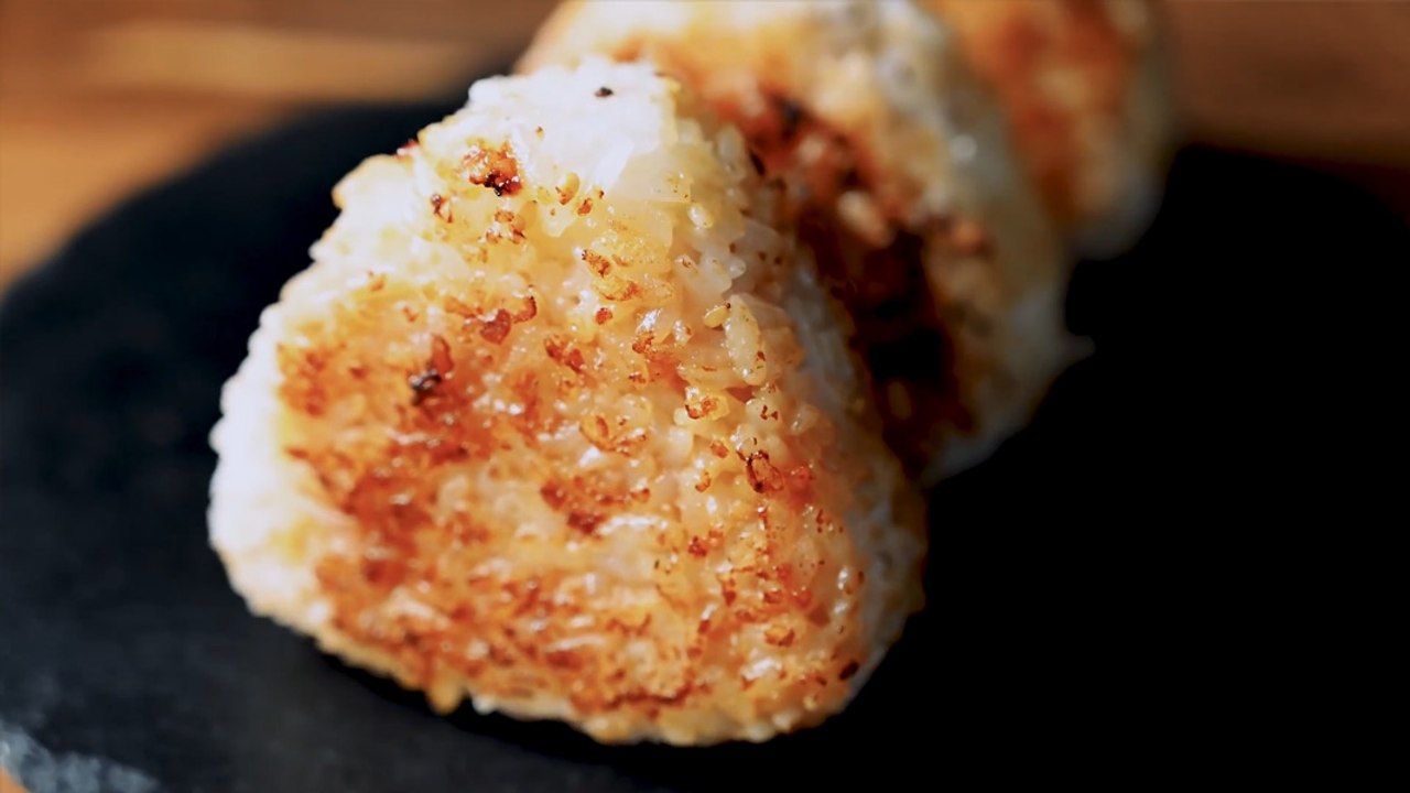 Can Onigiri Turn Crispy Without Breaking?🍙