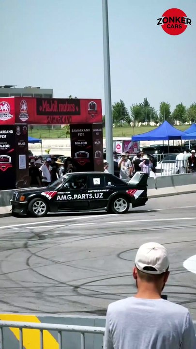 Mercedes Crashes Straight Into The Divider