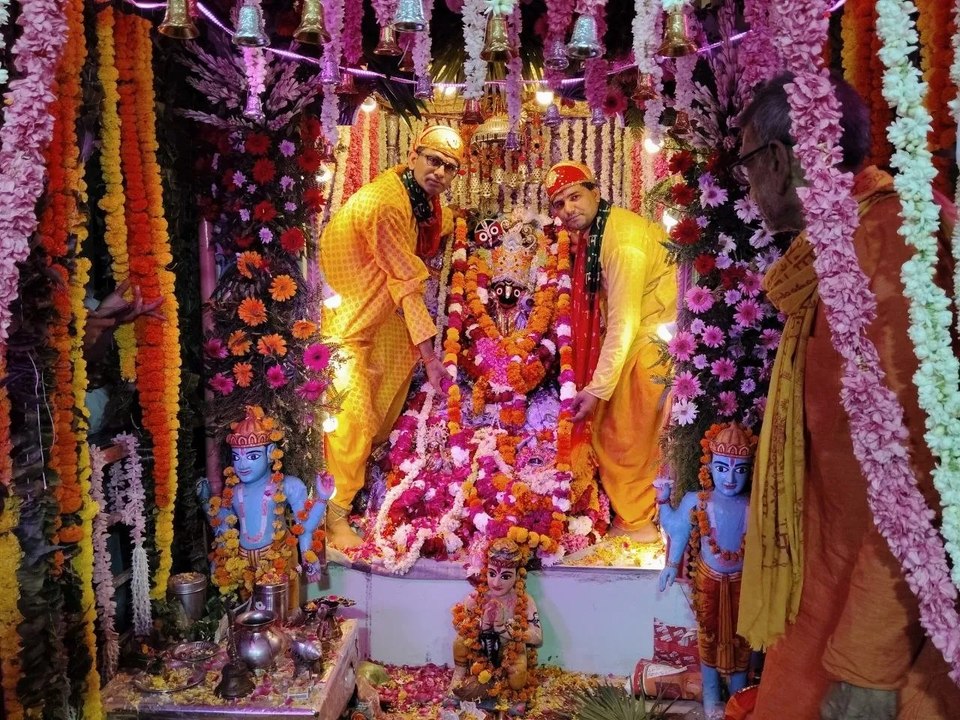 अलौकिक विवाह के साक्षी बने सैकड़ों श्रद्धालु महिला-पुरूष