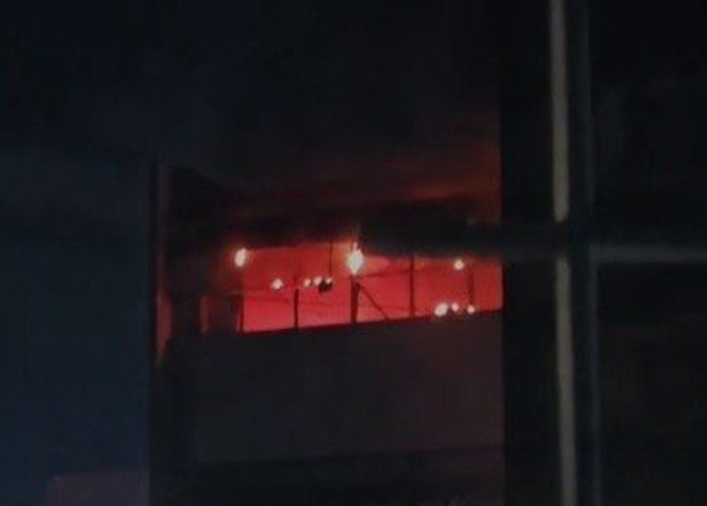 Incêndio atinge colégio em Porto Alegre