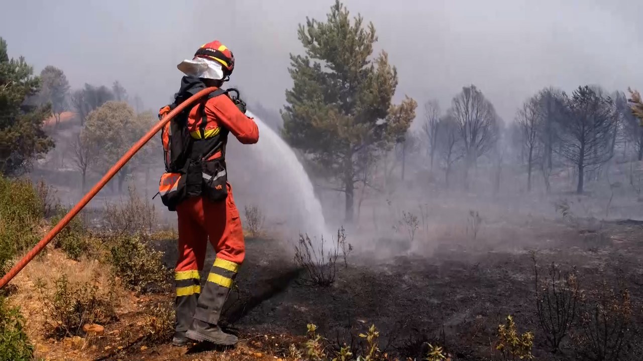 El incendio de Guadalajara sigue sin ser controlado y avanza hacia Soria
