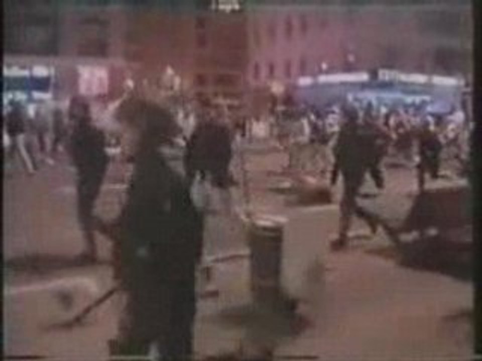 Hooligans VS Algeriens & Tunisiens  France 98