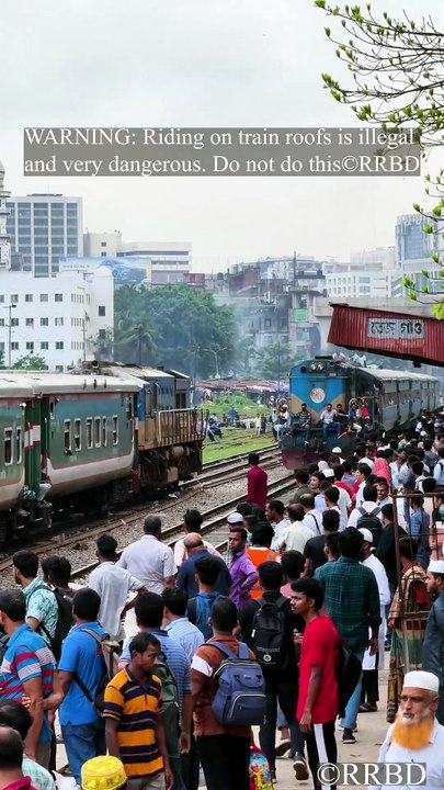 Crossing paths at a packed station! 🚉👥