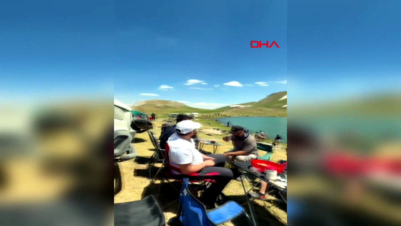 Van'da 3 bin 200 rakımdaki buzul gölünde Off-Road ekibinden kano etkinliği