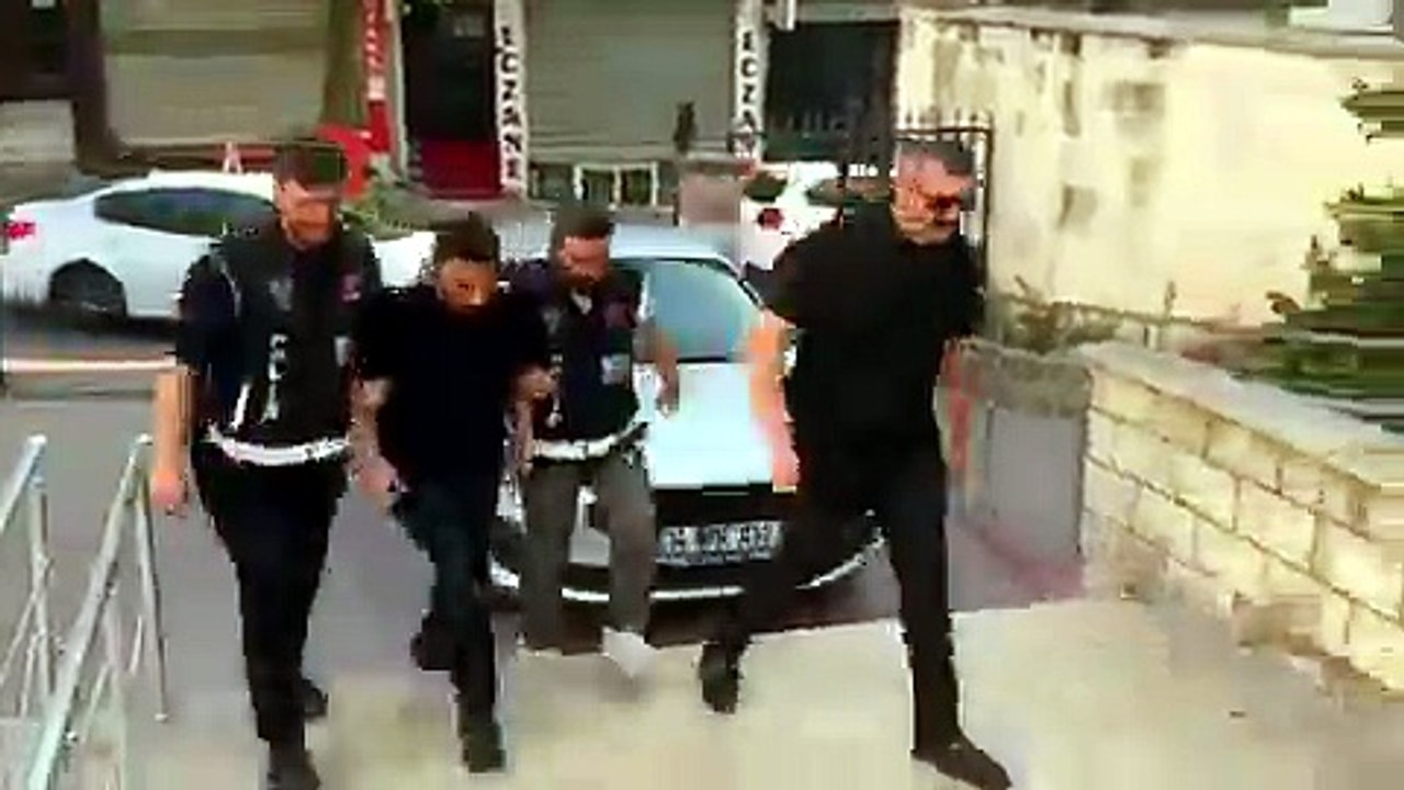 اعتقال أوغوزهان أوغور على خلفية التحقيق في قضية تبرعات ضحايا زلزال تركيا