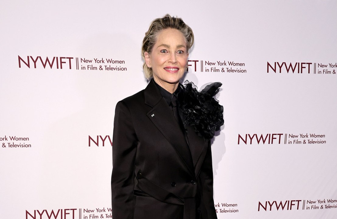 Sharon Stone, esrarı ve felç ilacını bıraktıktan sonra 'köpek gibi hasta' olduğunu söyledi