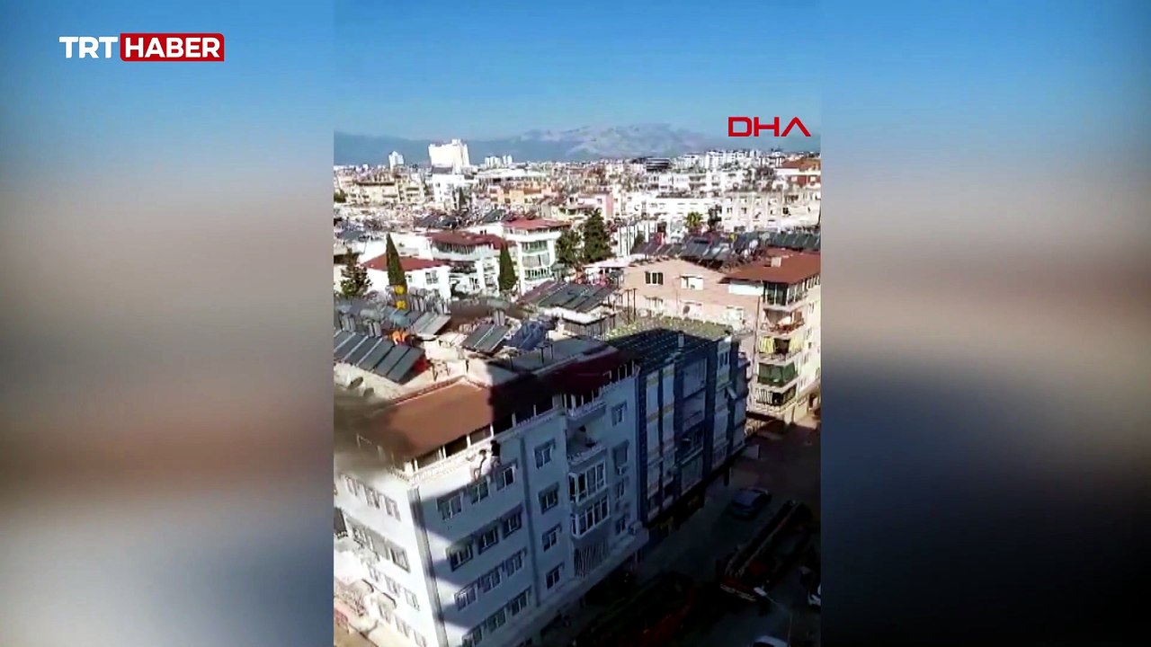 Antalya'da yangın: İki kişi son anda kurtarıldı