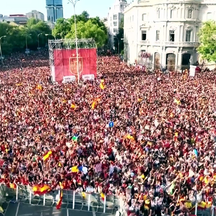 Dos millones de personas celebran con la selección española en Madrid la Copa del Mundo
