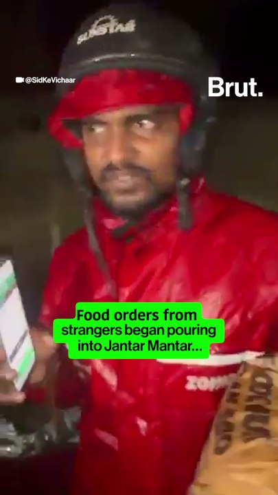 NEET Protest at Jantar Mantar: Strangers Send Burgers, Pizza and Biryani to Students