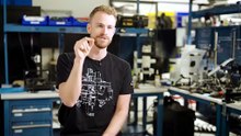 🚀 Neuralink revela robô cirúrgico de alta precisão para implantes cerebrais BCI 🧠