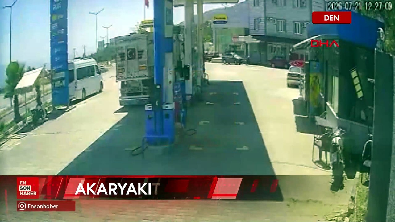 Denizli'de şoförünü arı sokan TIR, akaryakıt istasyonuna daldı