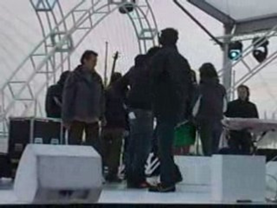 Arrivée de Jenifer au répétition, émission Tour en fête