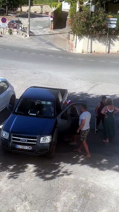 Altercation verbale entre le maire de Laurens et un couple de Suédois