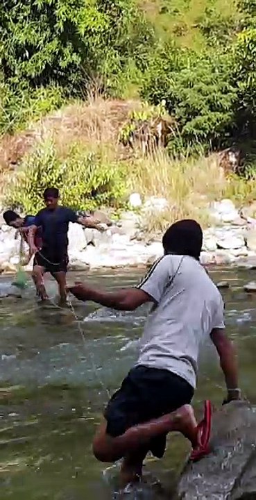 cast net fishing in Nepal |