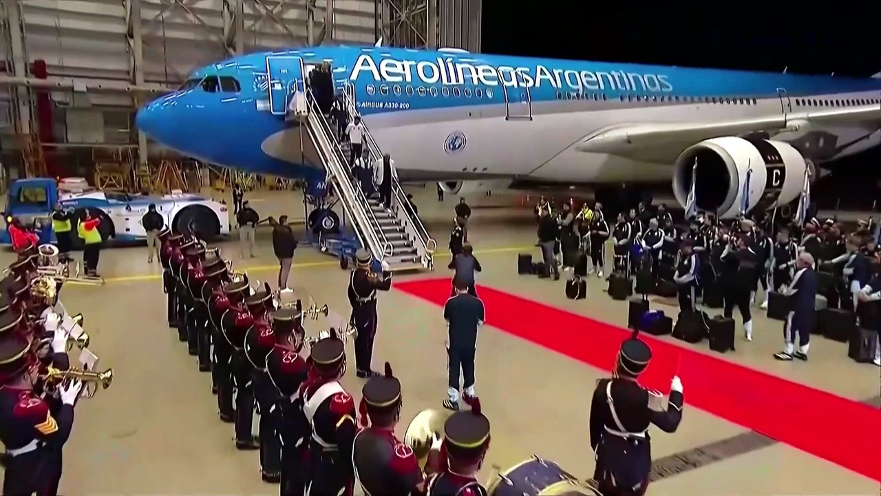 Así recibieron a la selección Argentina al llegar a Ezeiza