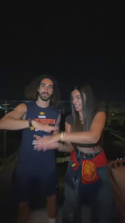 El vídeo más viral de Cucurella con su novia tras er campeones del mundo