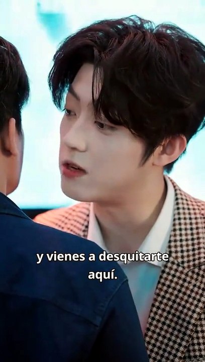 ... (Doblado) Entre besos y mentiras En Español