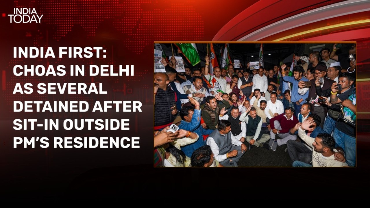 AAP slams Congress sit-in outside PM's residence, claims party colluding with BJP