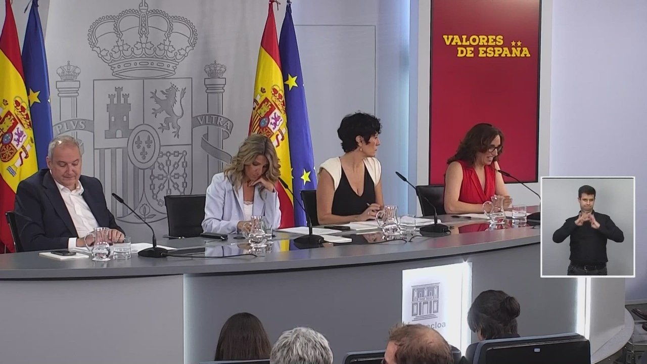 García explica el proyecto de ley que prohíbe fumar a menores y amplía los lugares sin hum