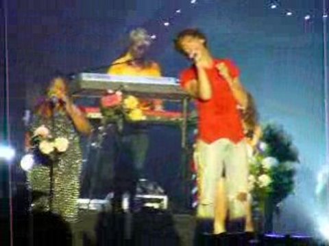 Mika live Happy ending Arras Main Square Festival