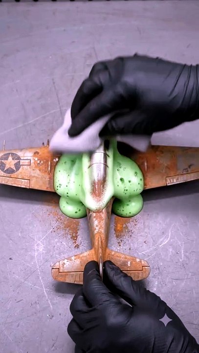 Aircraft_restoration_with_cleani restoration