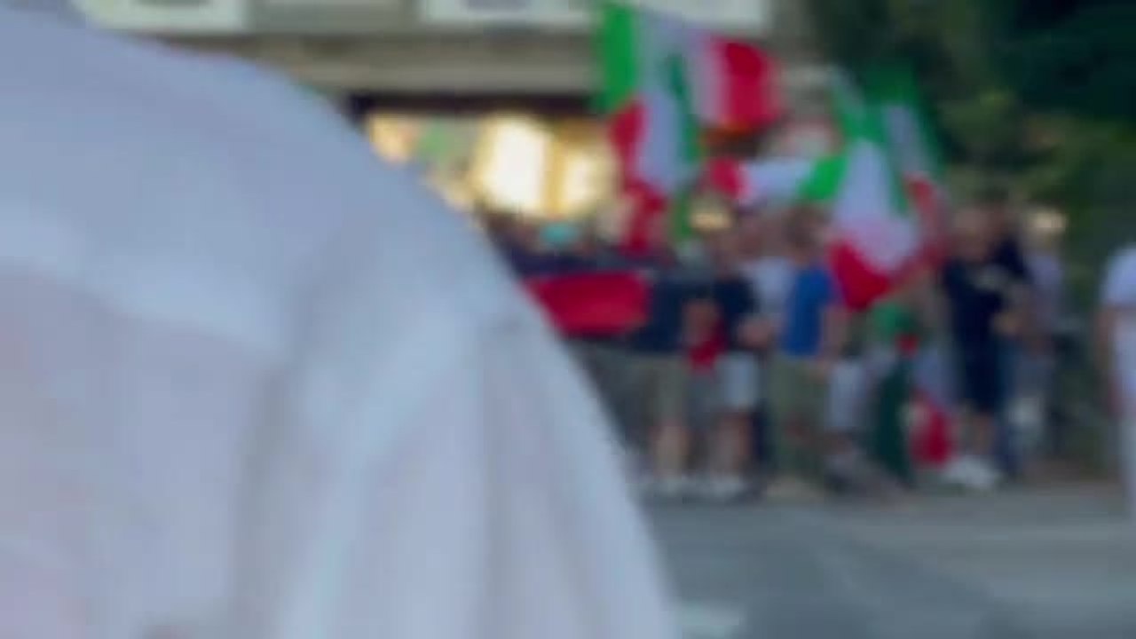Scontri tra antifascisti e forze dell'ordine durante la manifestazione «Prima i trevigiani»: le immagini della carica