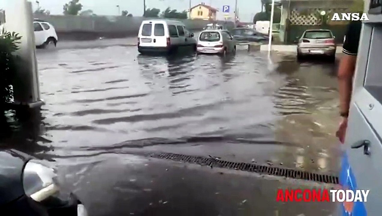 Nubifragio ad Ancona, via Flaminia allagata: chiusi due sottopassi