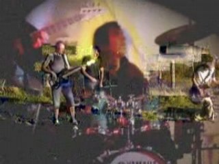 Tenu au Sol par Gravité - Dans ma tonne à eau