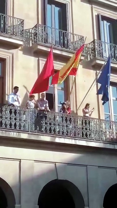 Navarra homenajea a Merino tras la victoria de España en el Mundial con una multitud que ha gritado "Viva San Fermín"