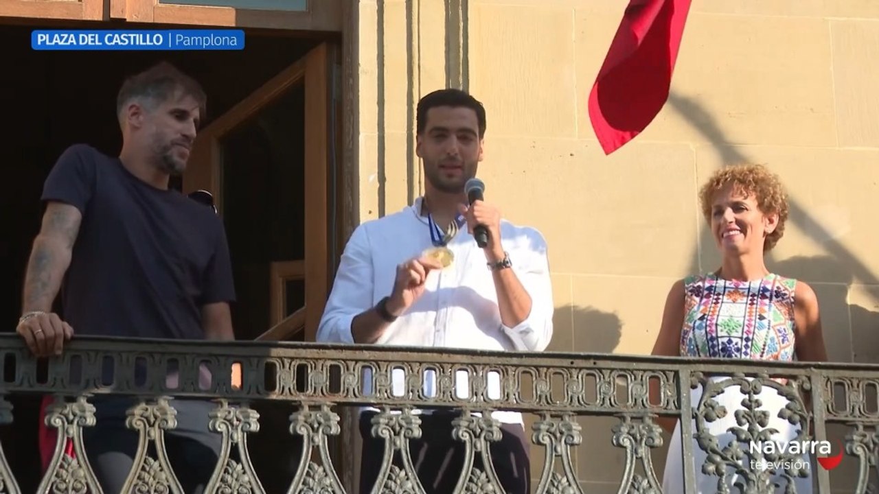 Merino recibe el cariño de Pamplona: "¡Viva San Fermín!"