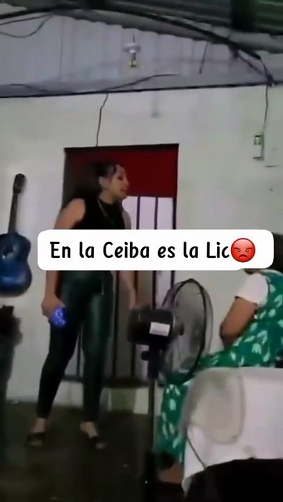 Captan a hija maltratando a su propia madre en La Ceiba