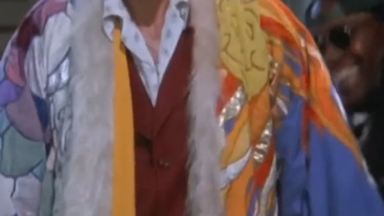 Kramer Turns Heads for All the Wrong Reasons on Seinfeld