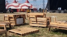 Derniers préparatifs sur le site du festival Les Gens d'Ere à Tournai