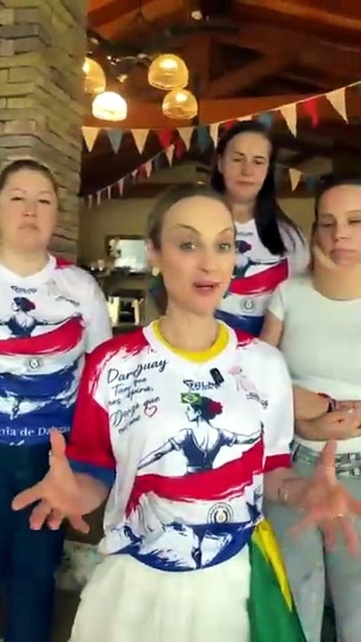 Ivana Roman con comitiva paraguaya en Independencia